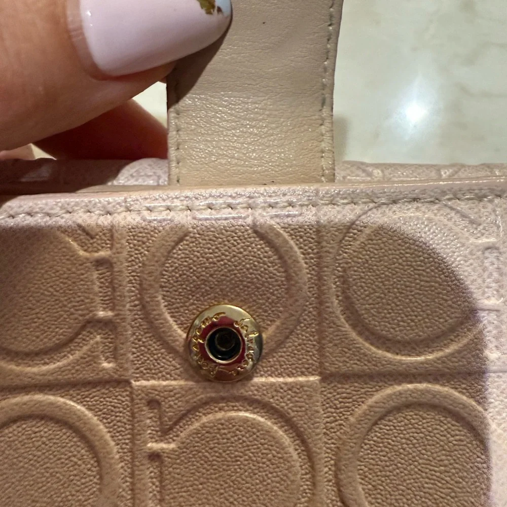 Salvatore Ferragamo Gancini leather beautiful dust rose wallet in chain  in EUC - Picture 15 of 16